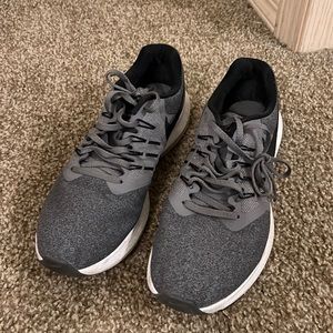 Nike Run Swift running shoes size 9.5